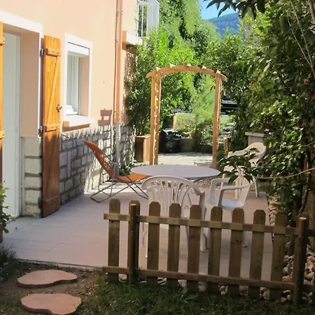 T2 Refait A Neuf Avec Petit Jardin Et Parking Apartment Millau Exterior photo